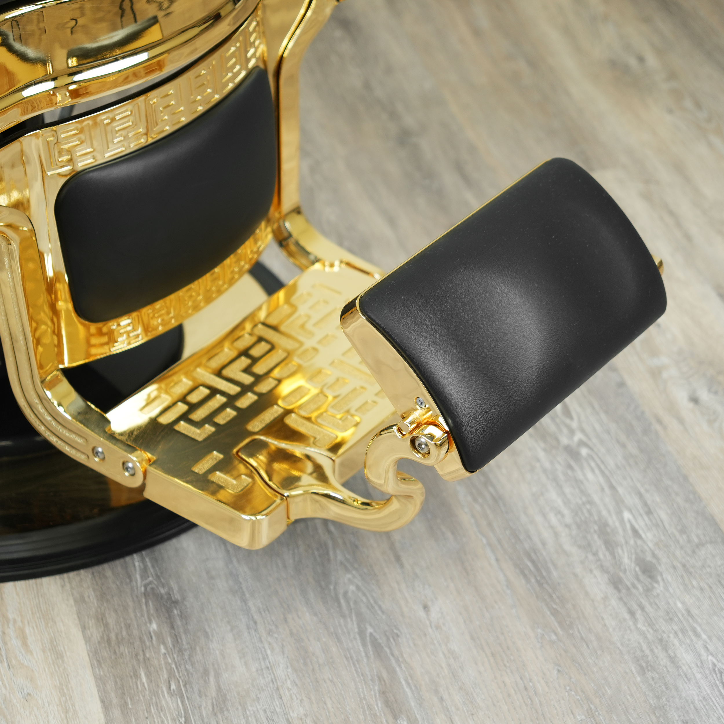 Luxor Barber Chair Gold