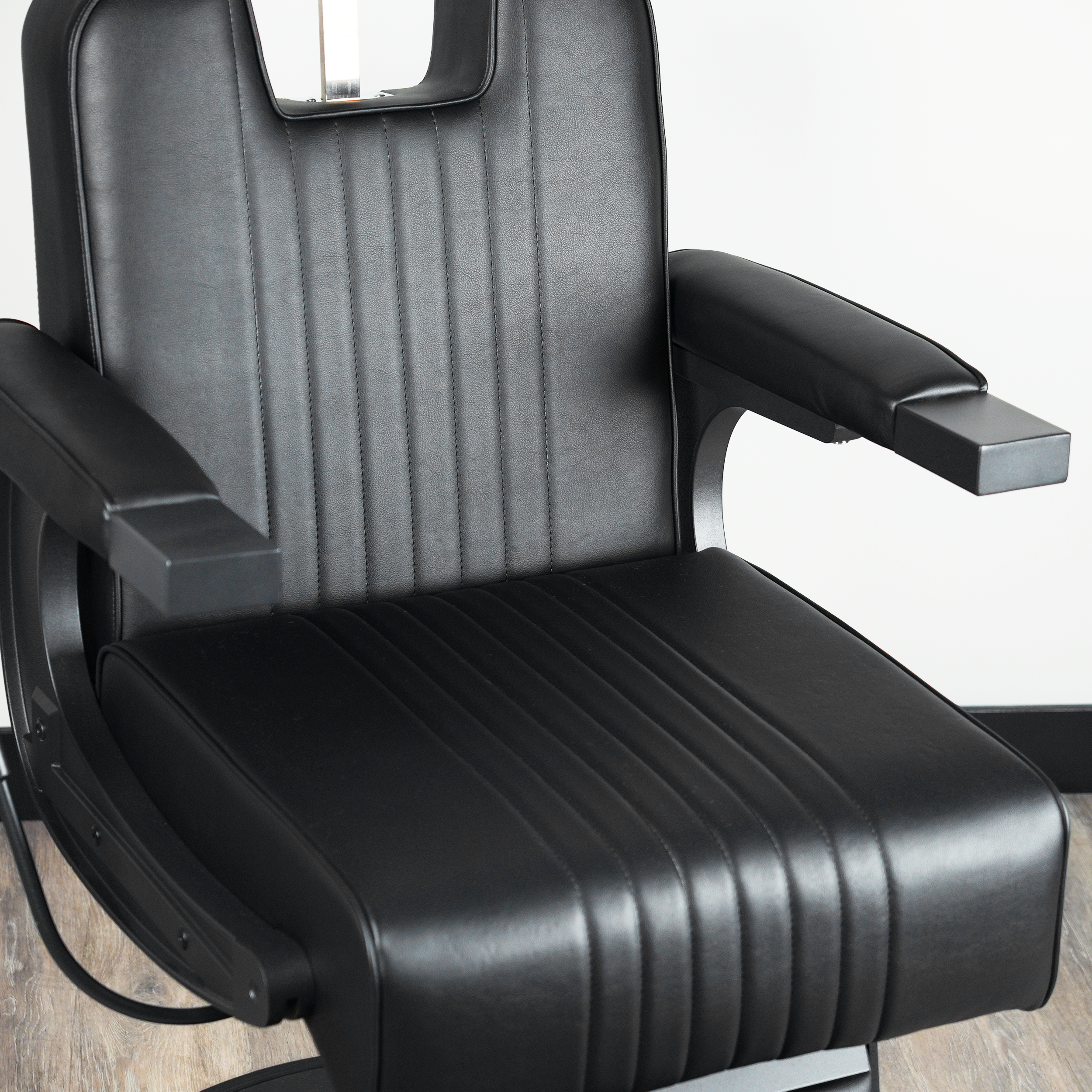 Cedrus Barber Chair - Black